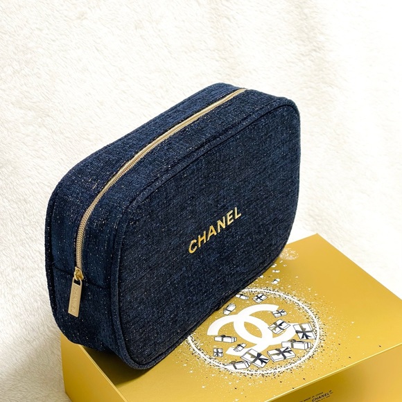 CHANEL LUXURY GIFT SET / POUCH & LIPGLOSS - Picture 3 of 14